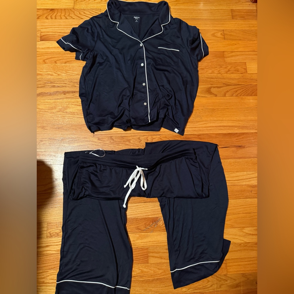 Women’s navy pajama set size Xl from Gap never worn